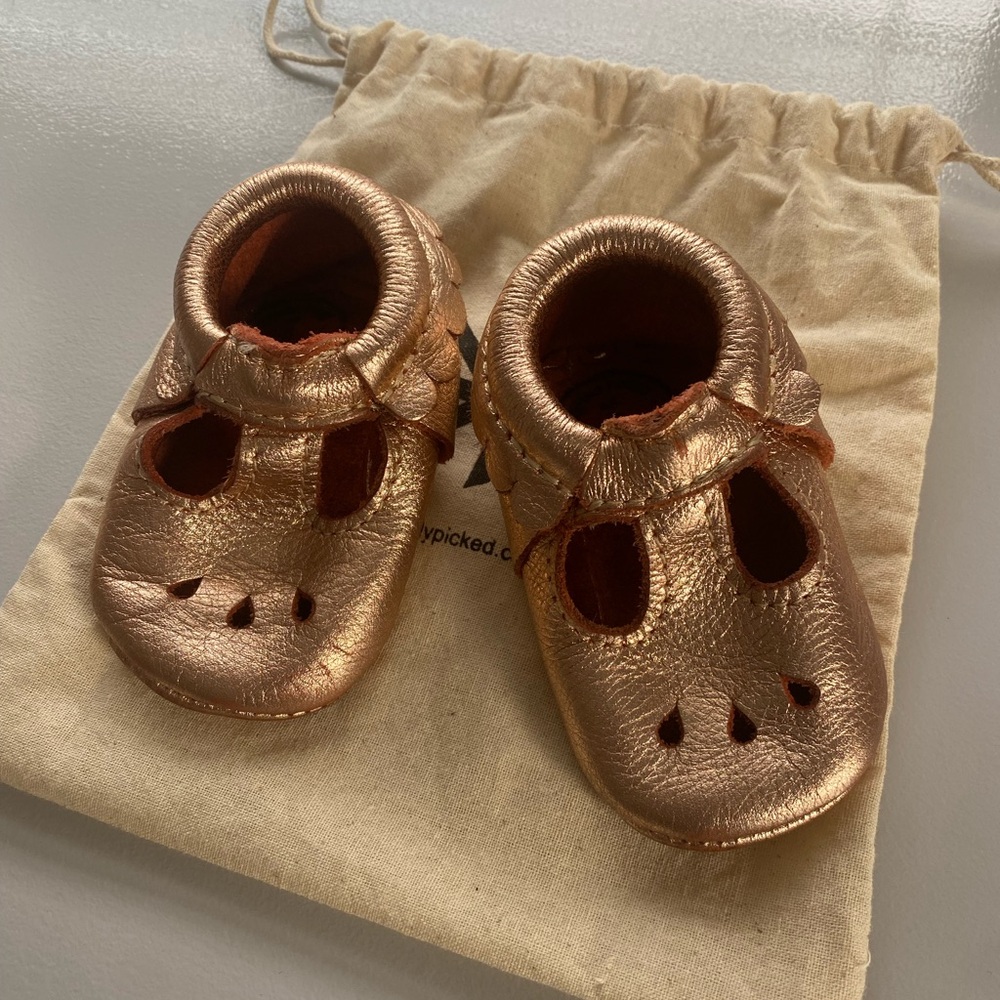 Baby girl freshly picked mary Jane rose gold sz3